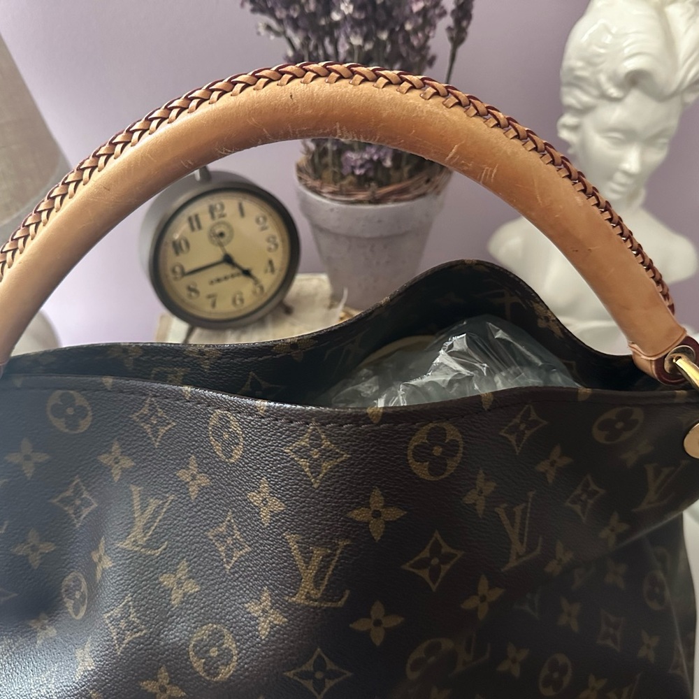 Louis Vuitton Artsy Black and Tan Shoulder Bag with Monogram - Picture 5 of 17